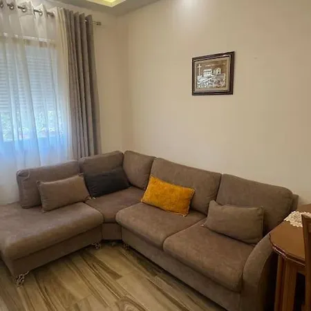 Flora Apartment *