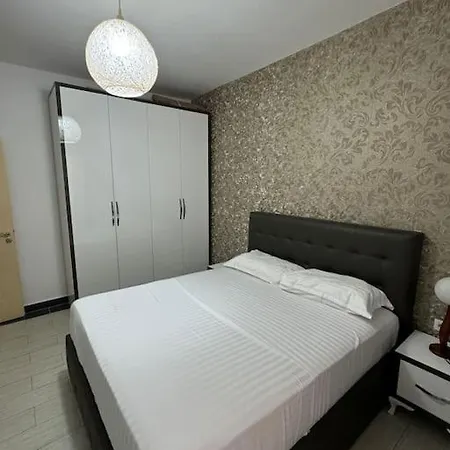Flora Apartment *